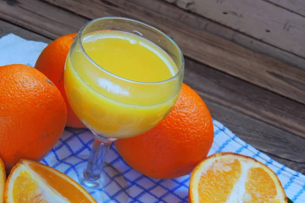 Zumo de naranja y naranja — Foto de Stock