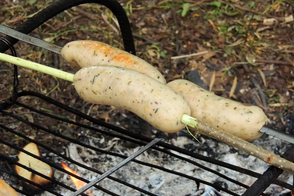 Salchicha y cuchillo —  Fotos de Stock