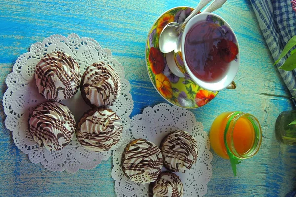 Chá quente e biscoitos MERINGUE — Fotografia de Stock