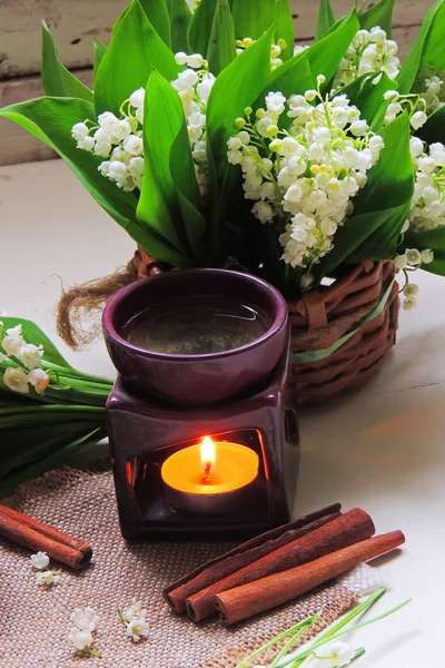 Essential oil and Lily of the valley — Stock Photo, Image