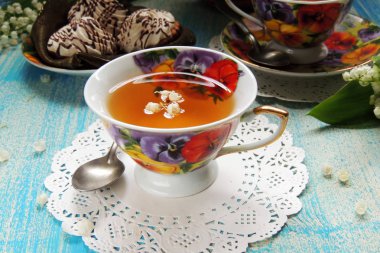 Çay ve Lily vadi