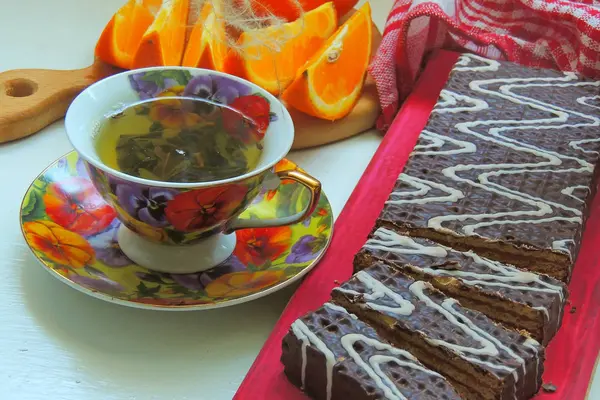 Горячий чай и печенье MERINGUE — стоковое фото