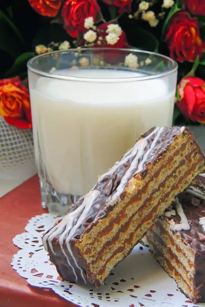 Biscoitos e leite — Fotografia de Stock