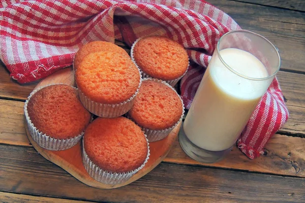 Muffin con banana e latte — Foto Stock