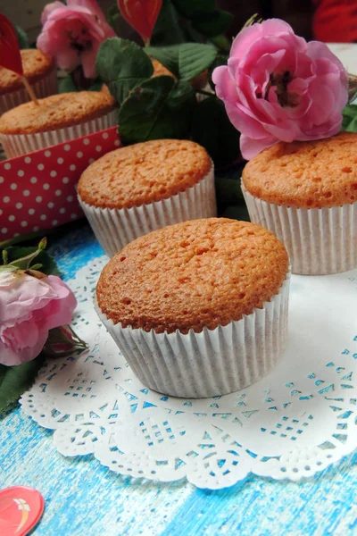 Cupcake and Rose — Stock Photo, Image