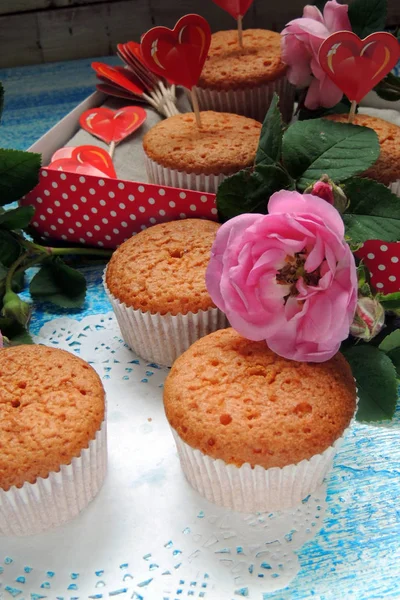 Cupcake and Rose — Stock Photo, Image