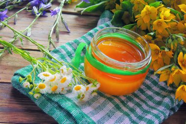 Bal ve çeşitli otlar