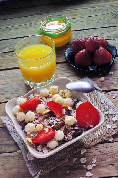 Muesli com morangos — Fotografia de Stock