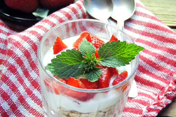 Muesli with strawberries — Stock Photo, Image
