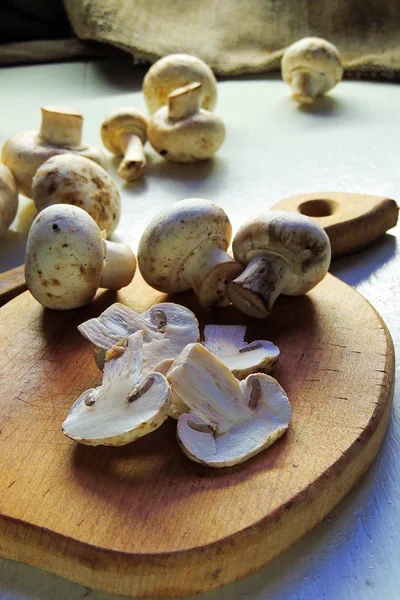 Funghi in tavola — Foto Stock