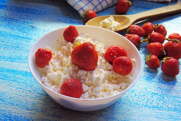 Queso y fresas — Foto de Stock