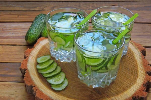 Sassi water met komkommer — Stockfoto