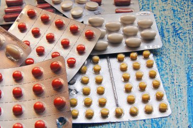 Beyaz arka planda haplar.