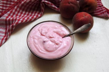 Şeftalilerin yoğurt