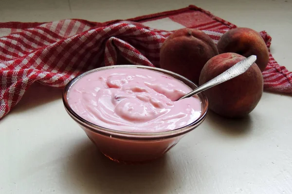 Şeftalilerin yoğurt