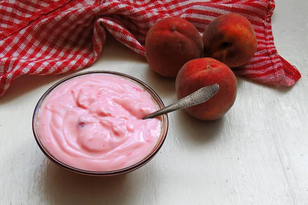 Şeftalilerin yoğurt