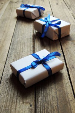 Sanat Noel tatil kompozisyon sizin metin için Noel ağacı süsleme ve kopya yer Beyaz ahşap zemin üzerine