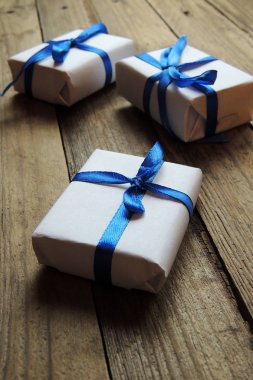 Sanat Noel tatil kompozisyon sizin metin için Noel ağacı süsleme ve kopya yer Beyaz ahşap zemin üzerine