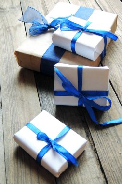 Sanat Noel tatil kompozisyon sizin metin için Noel ağacı süsleme ve kopya yer Beyaz ahşap zemin üzerine