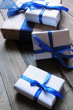 Sanat Noel tatil kompozisyon sizin metin için Noel ağacı süsleme ve kopya yer Beyaz ahşap zemin üzerine