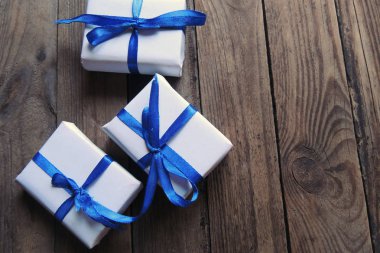 Sanat Noel tatil kompozisyon sizin metin için Noel ağacı süsleme ve kopya yer Beyaz ahşap zemin üzerine