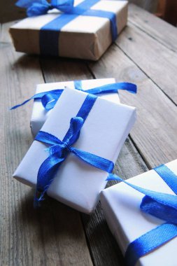 Sanat Noel tatil kompozisyon sizin metin için Noel ağacı süsleme ve kopya yer Beyaz ahşap zemin üzerine