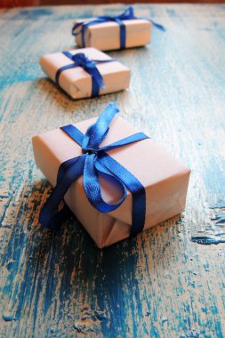 Sanat Noel tatil kompozisyon sizin metin için Noel ağacı süsleme ve kopya yer Beyaz ahşap zemin üzerine