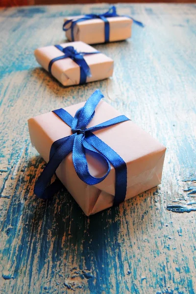 Sanat Noel tatil kompozisyon sizin metin için Noel ağacı süsleme ve kopya yer Beyaz ahşap zemin üzerine