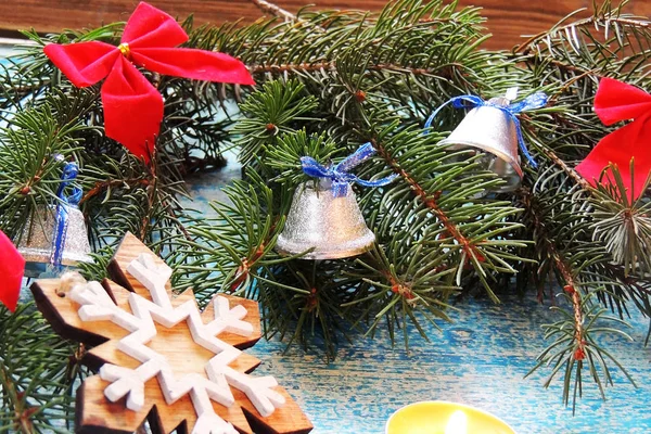 Noel ağacı ve oyuncaklar arka plan — Stok fotoğraf
