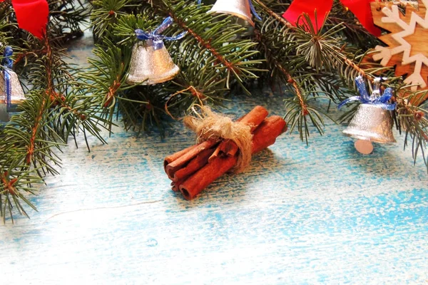 Fondo de Navidad con árbol y juguetes — Foto de Stock