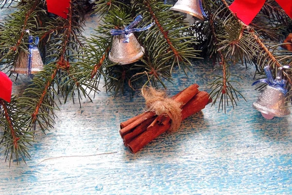 Vánoční pozadí s strom a hračky — Stock fotografie