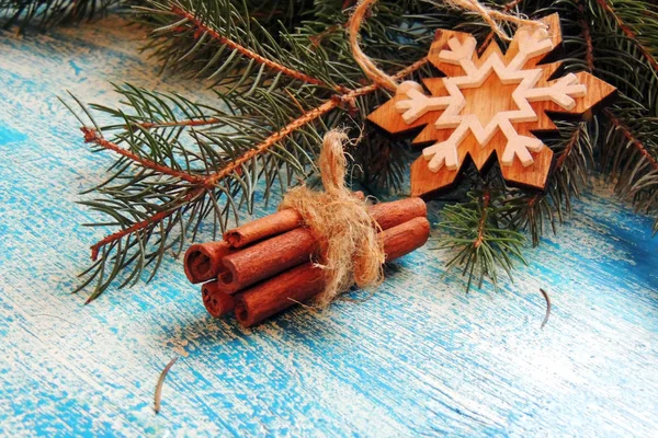 Vánoční pozadí s strom a hračky — Stock fotografie