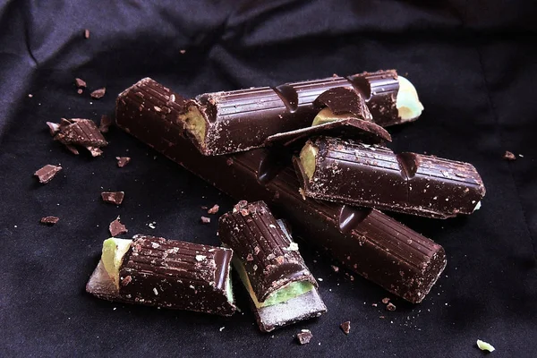 チョコレートとミントの充填 — ストック写真
