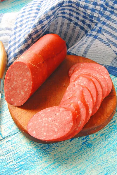 Saucisse salami et vin rouge — Photo