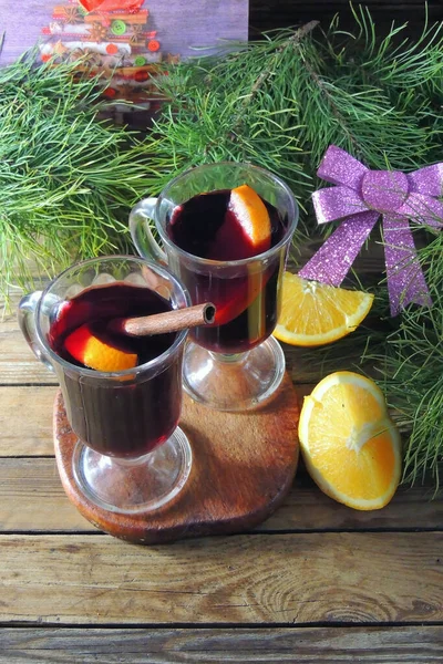 Glühwein. Weihnachtlicher Hintergrund — Stockfoto