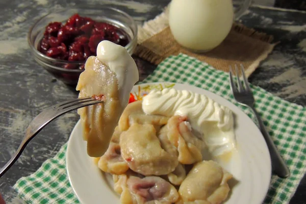 Albóndigas con cerezas — Foto de Stock