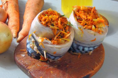 Havuçlu ve soğanlı uskumrular.