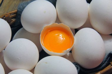 ev yapımı tavuk yumurtası