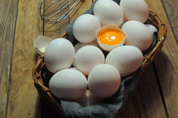 Uova di pollo fatte in casa — Foto Stock