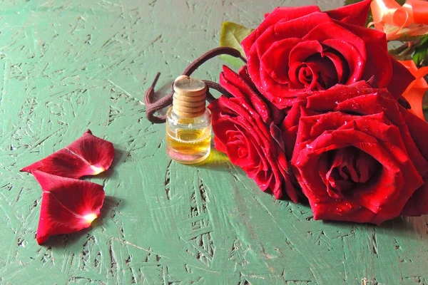 Rosa y aceite esencial — Foto de Stock