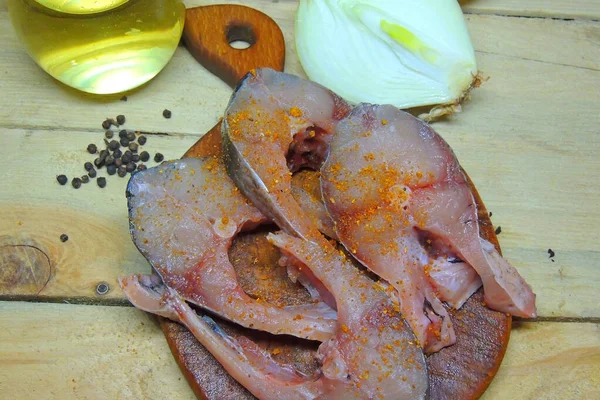 Pedaços Peixe Assado Perto Grelha Livre Dieta Saborosa Farinha Peixe — Fotografia de Stock