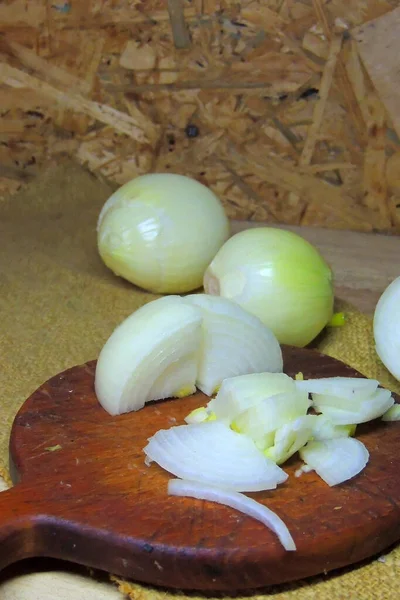 Female Hands Cutting Bulb Onion Kitchen Background — Stock Photo, Image