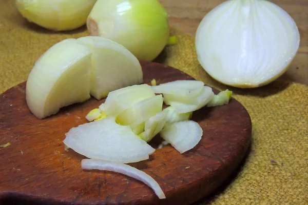 Female Hands Cutting Bulb Onion Kitchen Background — Stock Photo, Image