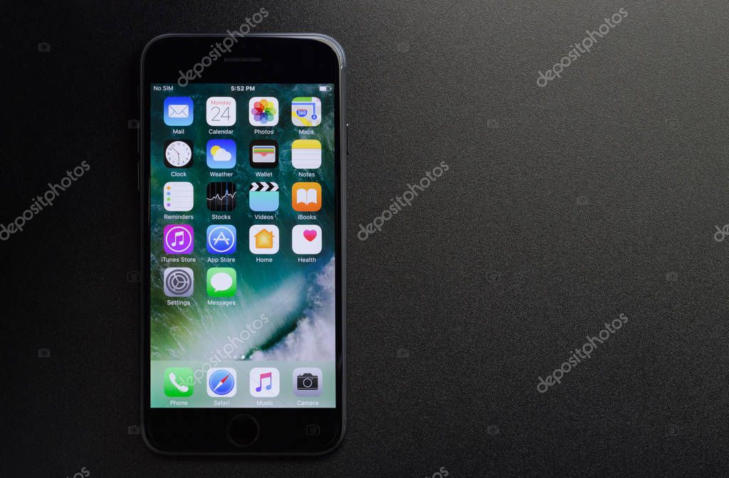 Бангкок, Таиланд - 2 Ноября 2016: IPhone 7 Показывает Аппликати.