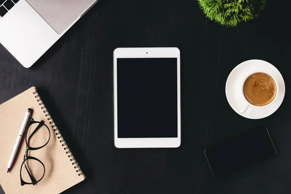 Dijital tablet boş ekran çalışma masa üstü görünümü