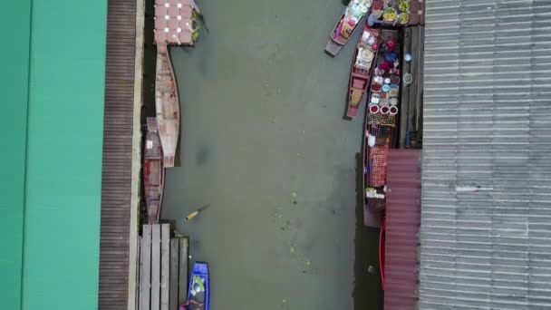 Thaka Floating Market en la provincia de Samut Songkram, Tailandia — Vídeo de stock