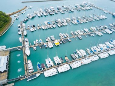 Marina defne phuket Adası yüksek açılı görünüş