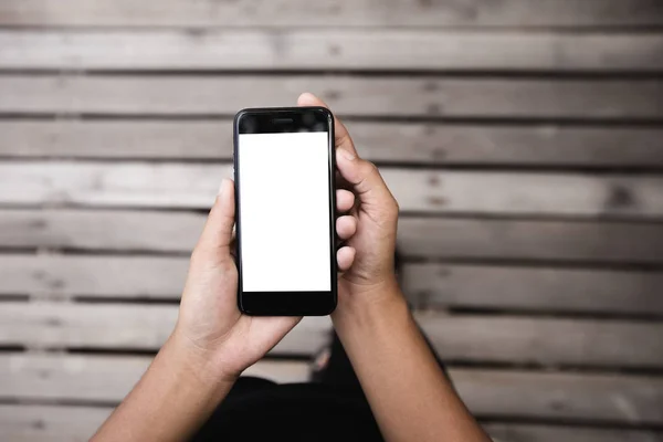 Messa a fuoco selettiva sul telefono in mano mostrando schermo bianco — Foto Stock