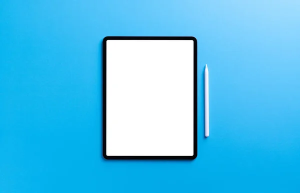 Digital tablet and stylus pen on light blue background — 스톡 사진