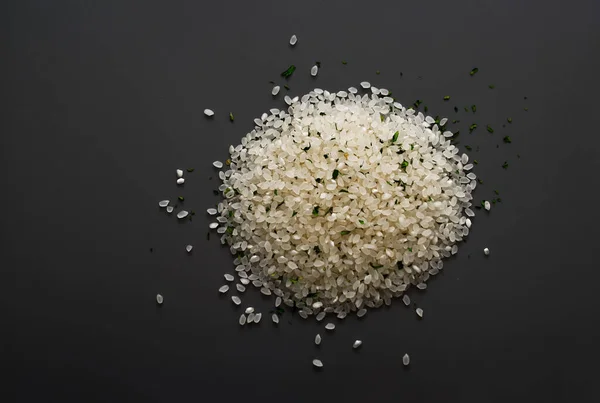 Koyu arkaplanda güzel bir pirinç slaytı. Senin için..